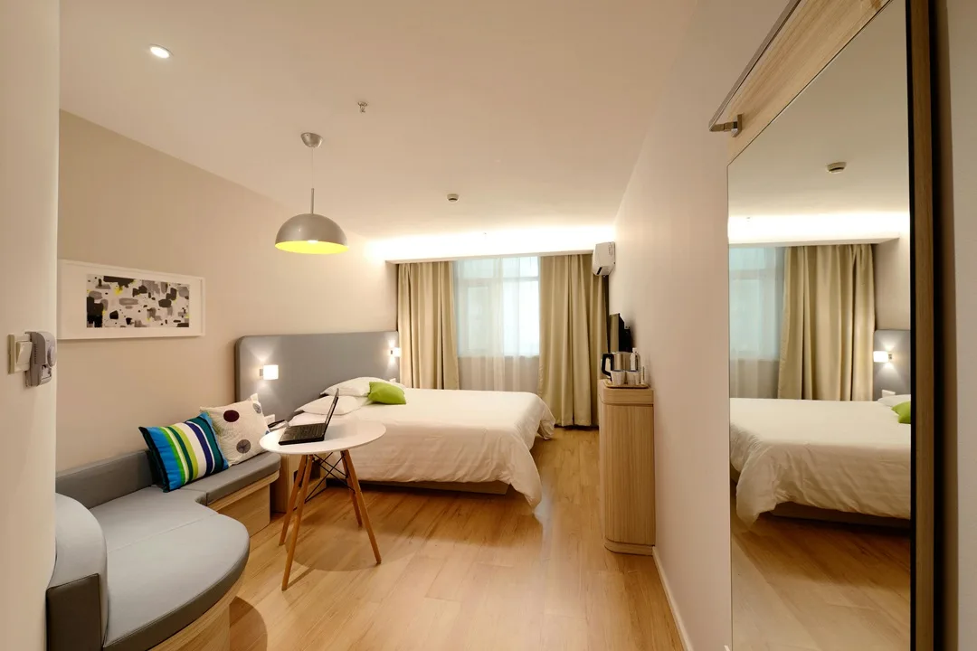 Hotel Bookings image 2